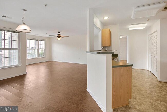 Building Photo - 502 Bradley Ct