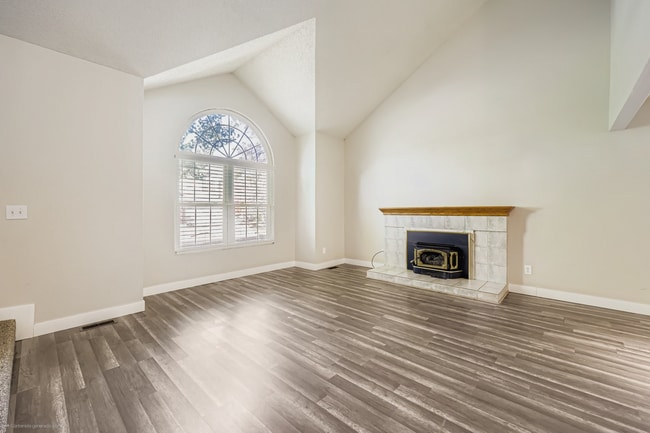 Building Photo - Beautiful 3-Bedroom Home with Open Floor P...