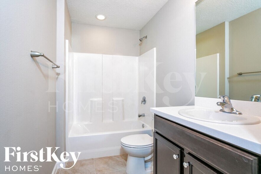 Building Photo - 1148 SW Ackard Ave