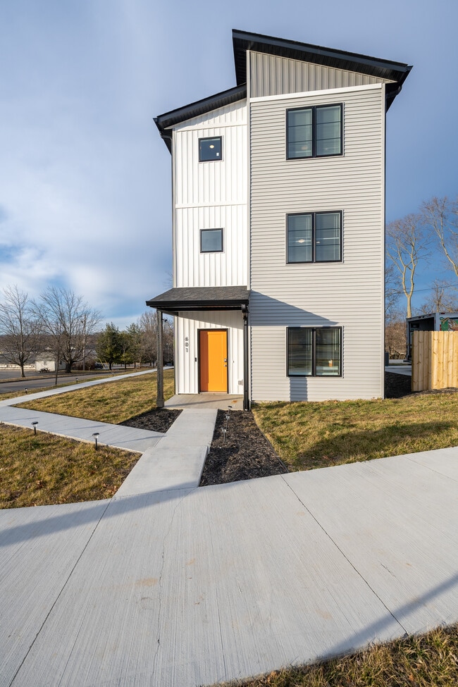 Building Photo - 601 E Miller Dr