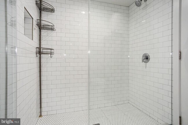 Building Photo - 430 Poplar St