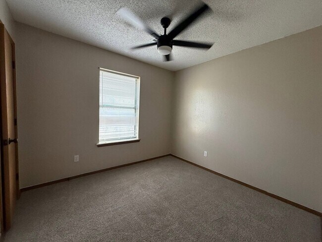 Building Photo - 8212 N 118th E Ave