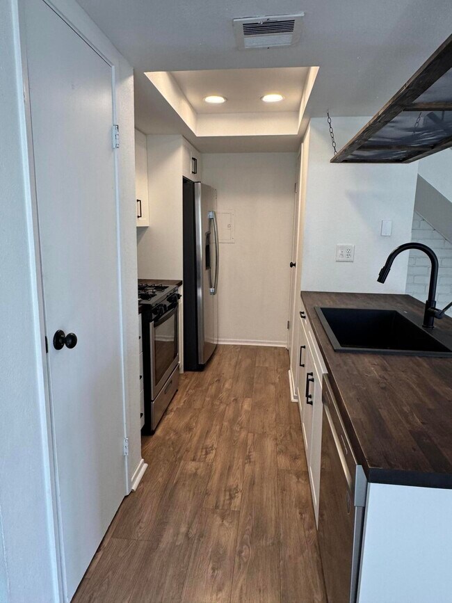 Building Photo - 72532 Edgehill Dr