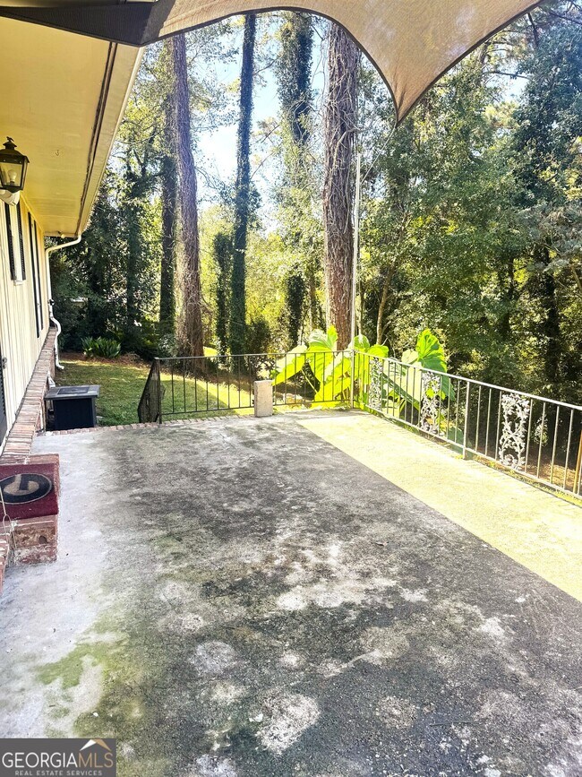 Building Photo - 535 Pierce Ave