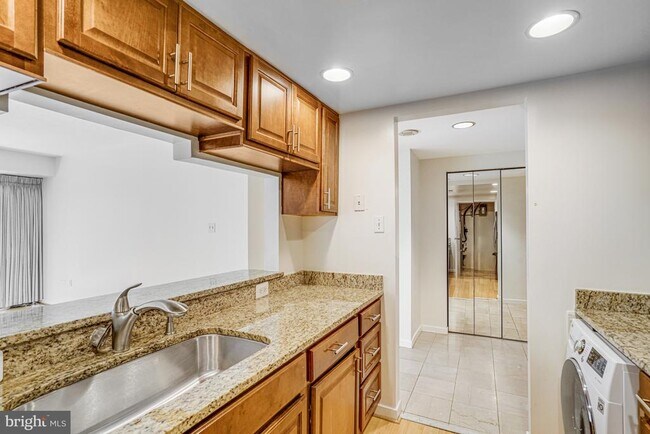 Building Photo - 1530 Key Blvd