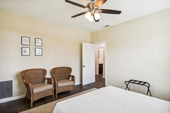 Building Photo - 300 Mercedes Ave