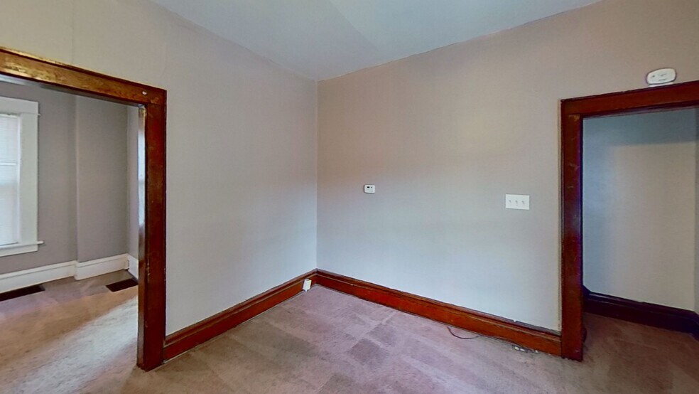 Building Photo - 324 E 20th Ave