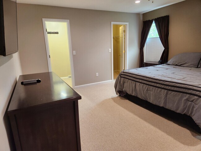 Building Photo - 8355 Nates Ln