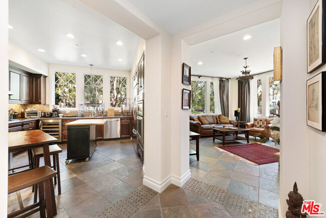 Building Photo - 6241 Crescent Park W