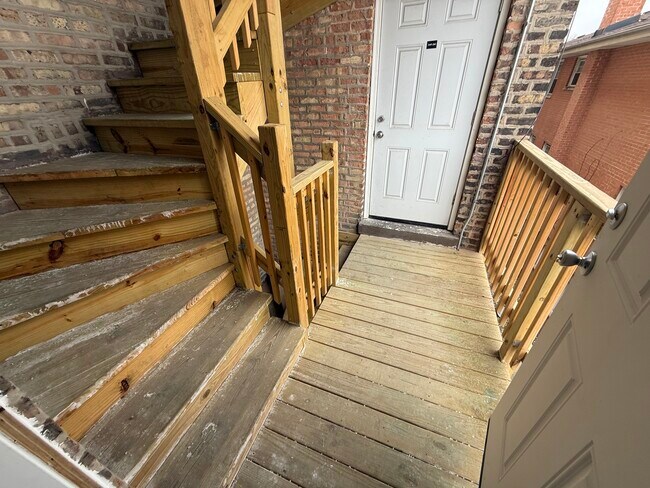 Building Photo - 2107 Grove Ave