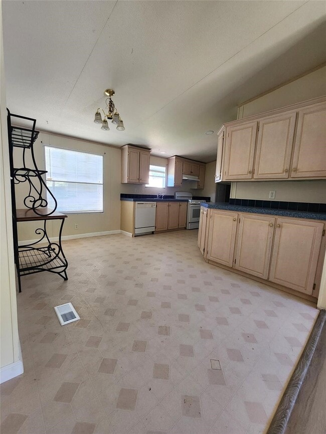 Building Photo - 33209 Wedgewood Dr