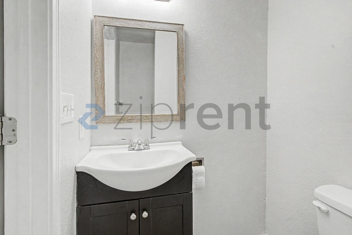 Building Photo - 9660 SW Prairie Terrace