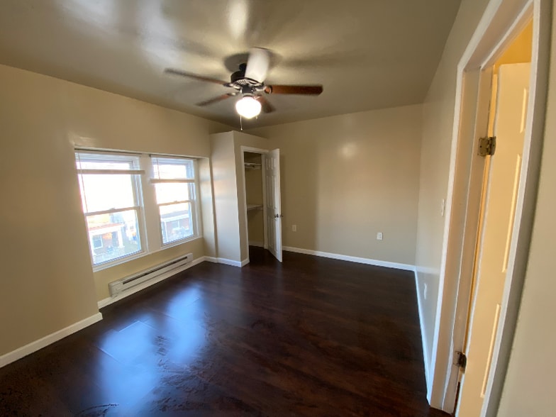 Building Photo - 1520 W Champlost Ave