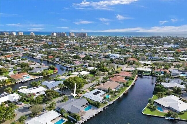 Building Photo - 2830 NE 55th St