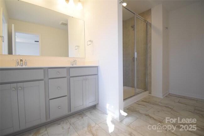 Building Photo - 752 Kitfox Dr NW