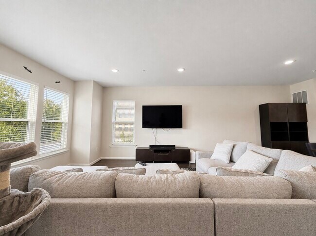 Building Photo - 3491 Cormorant Dr