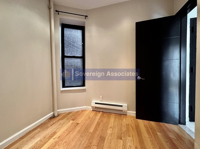 Building Photo - 216 W 108th St