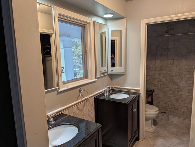 Building Photo - Gorgeous 4 Bed, 3 Bath House for Rent in Menands!