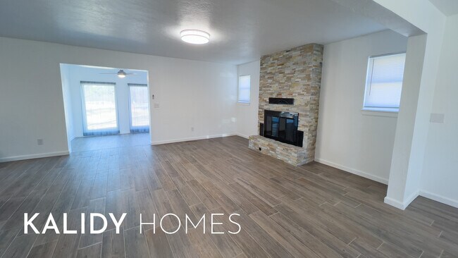 Building Photo - 4605 Sunset Terrace