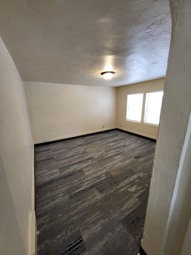 Building Photo - 207 N Irwin Ave