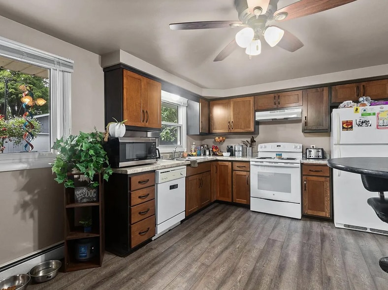 Building Photo - 1325 Cardinal Ln