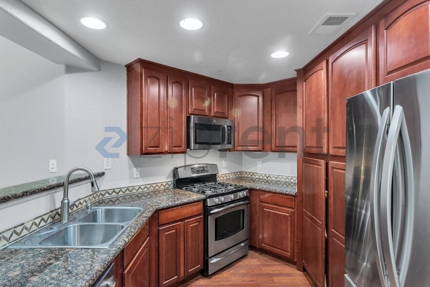 Building Photo - Unit 5405