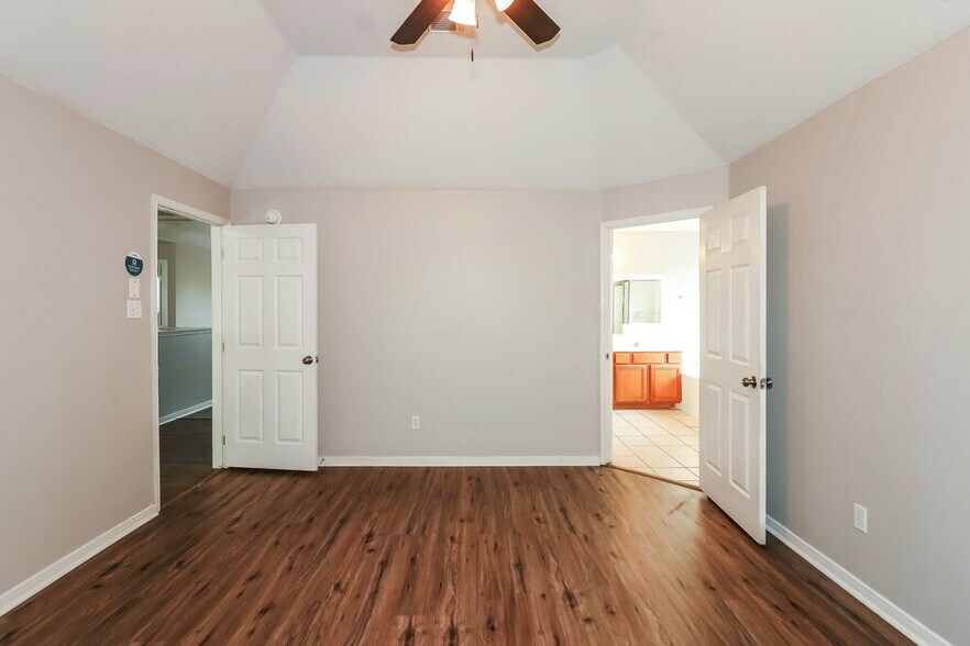 Building Photo - 12230 Heritage Grove Dr