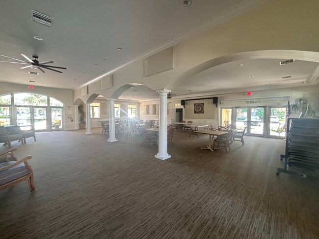 Building Photo - 10 Harbour Isle Dr E