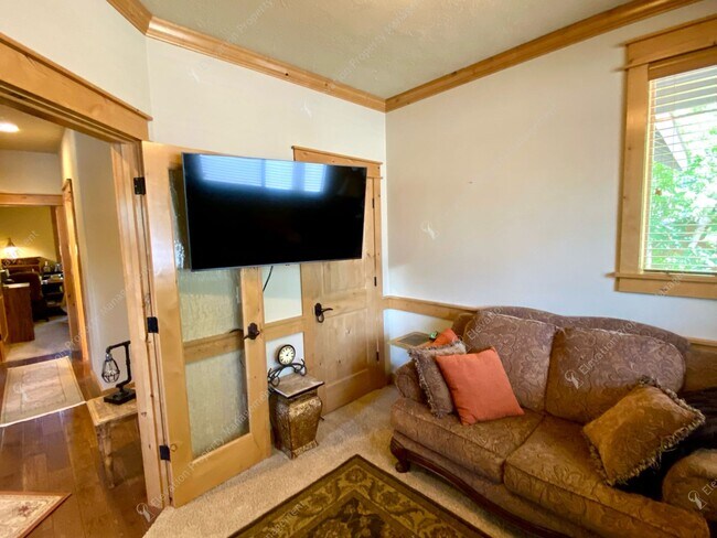 Building Photo - *Coming Soon* Charming Old Bend Rental | 3...