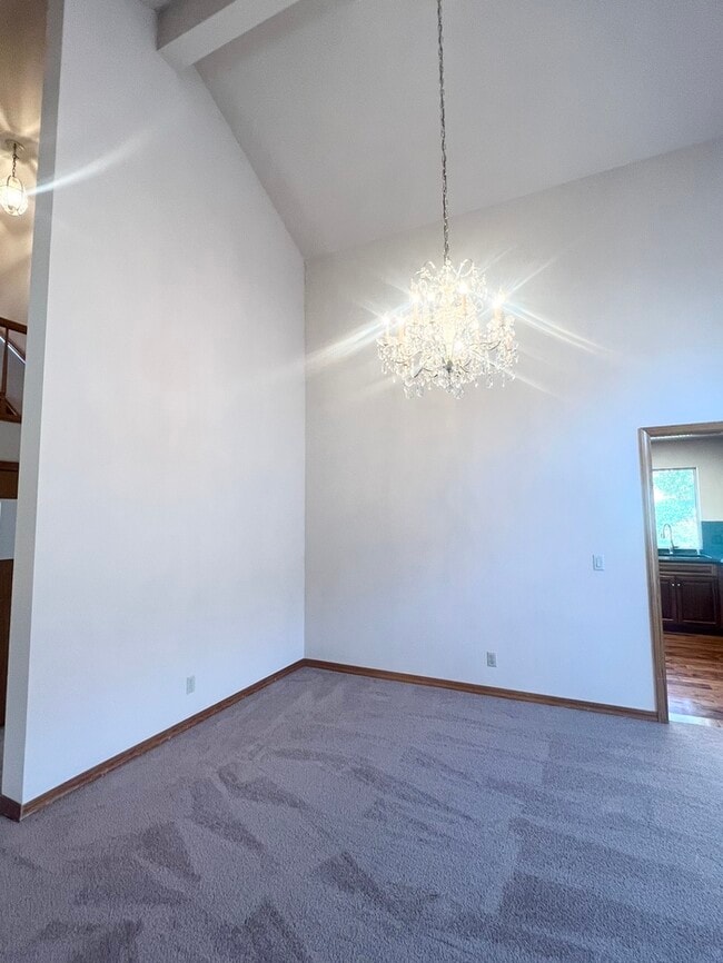 Building Photo - 1305 Manzano Way