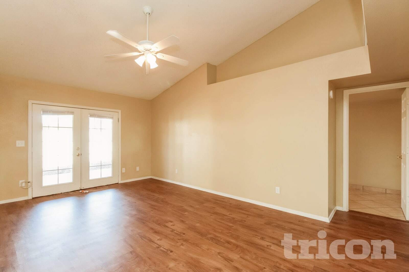 Building Photo - 102 W Ivyglen St