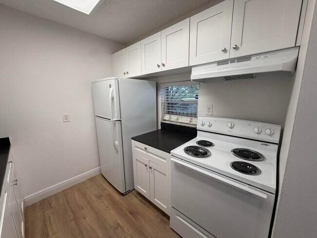 Building Photo - 8720 N Sherman Cir