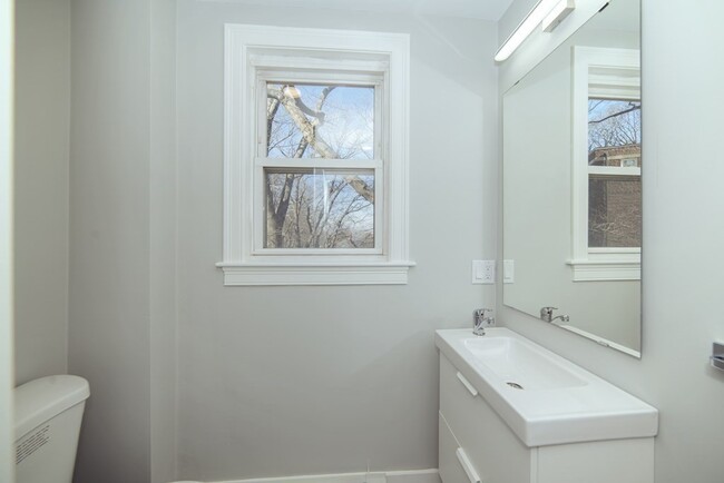 Building Photo - 10 Duffley Ct