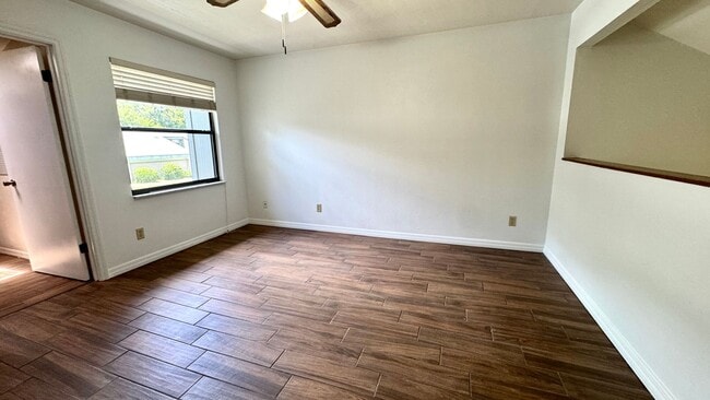 Building Photo - Move In Ready Condo in Woodside Villas