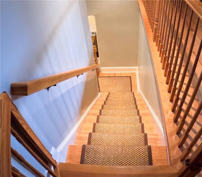 Building Photo - 998 Ferncliff Rd NE