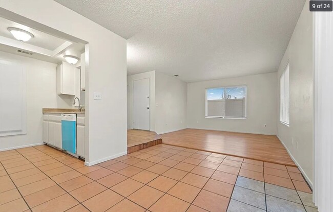 Building Photo - 1071 May Ln
