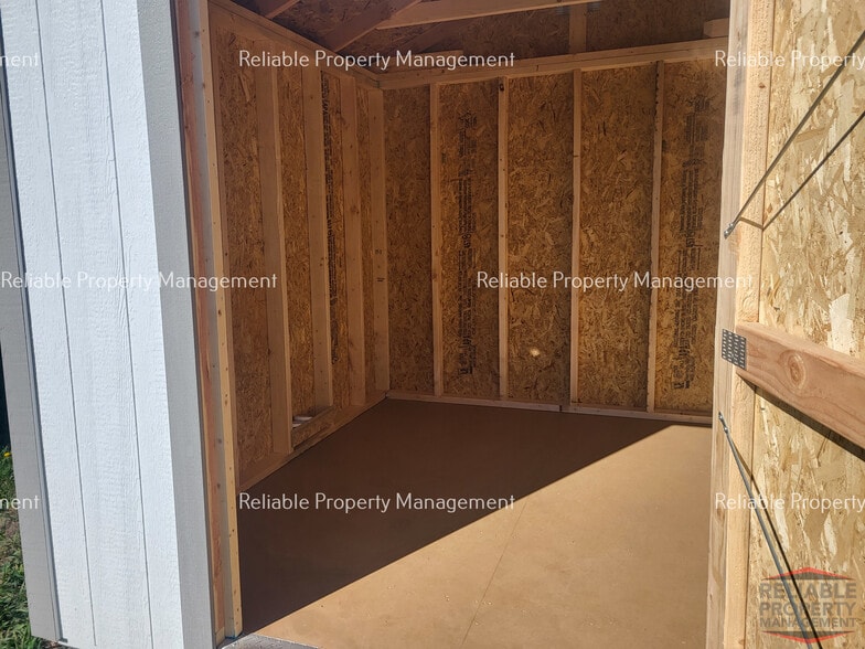 Building Photo - 850 Eden Dr