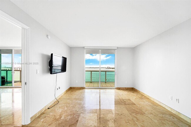 Building Photo - 1800 N Bayshore Dr
