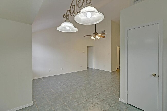 Building Photo - 7933 Elk Dr