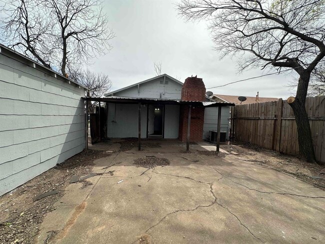 Building Photo - 2012 Monroe St