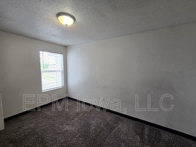 Building Photo - 60 Miller Ave SW