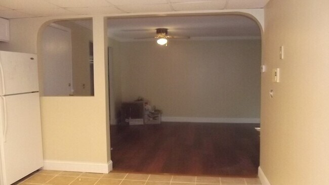Building Photo - 11 Shadowbrook Ln
