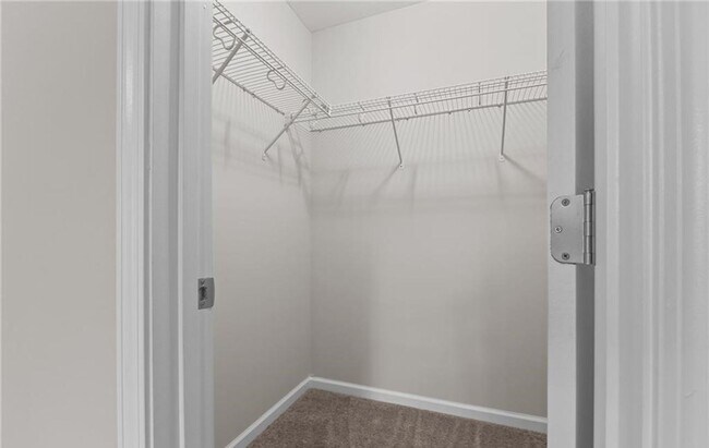 Building Photo - 1595 Rossmore Dr