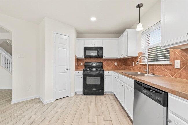 Building Photo - 20231 Mammoth Falls Dr