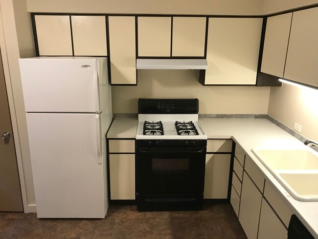 Building Photo - 811 S La Grange Rd