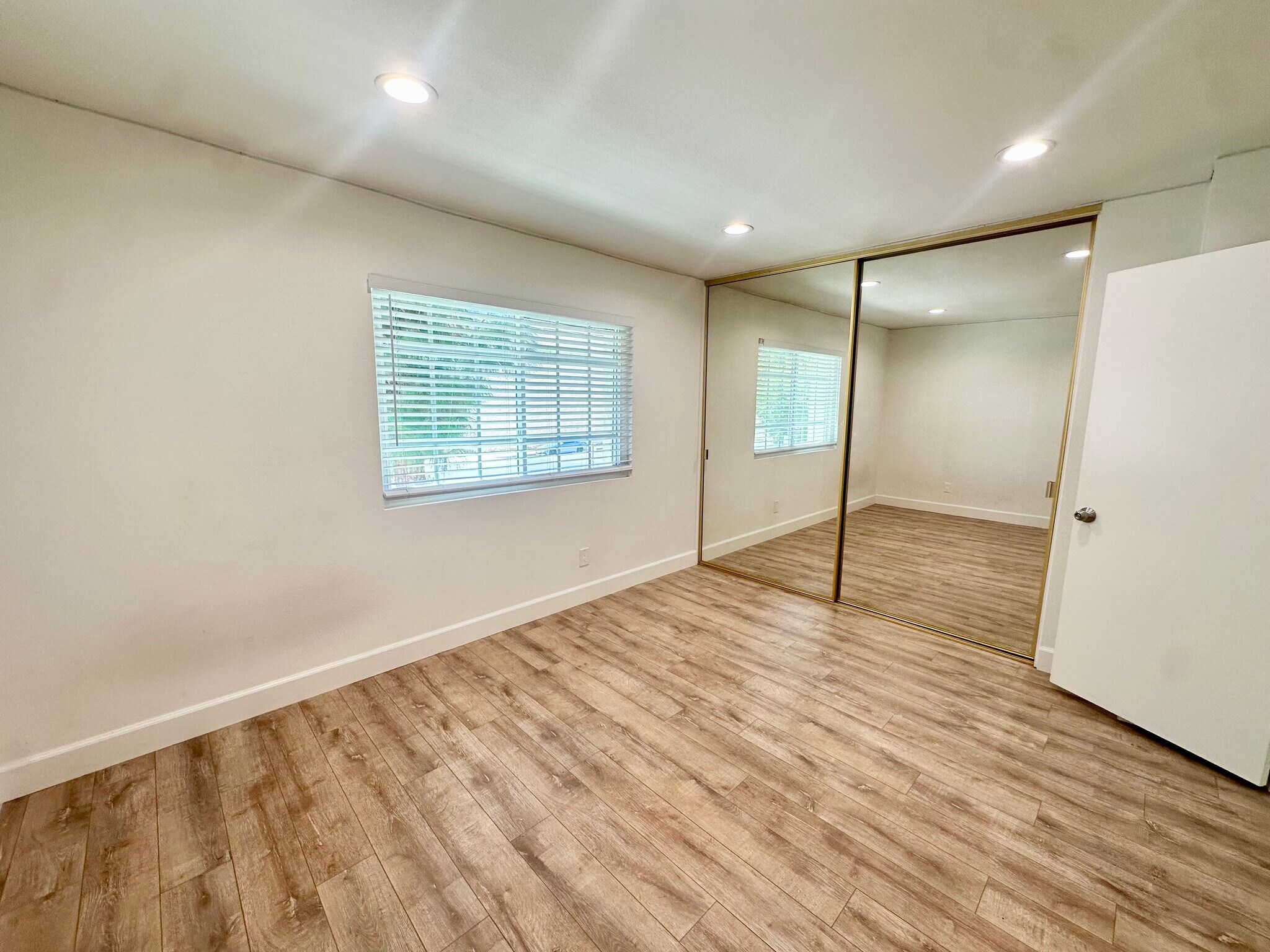 Building Photo - 5538 Las Virgenes Rd