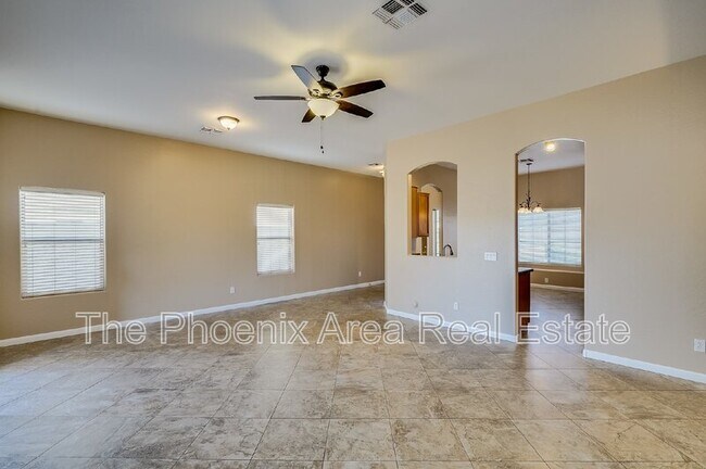 Building Photo - 940 S Silverado St