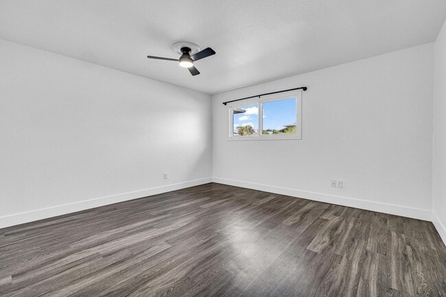 Building Photo - 6 bed/ 3.5 bath