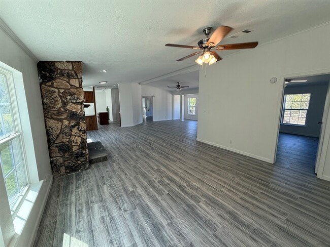 Building Photo - 10621 Parker Dr