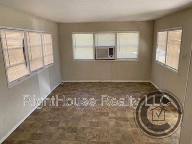 Building Photo - 2854 Lake Alfred Rd